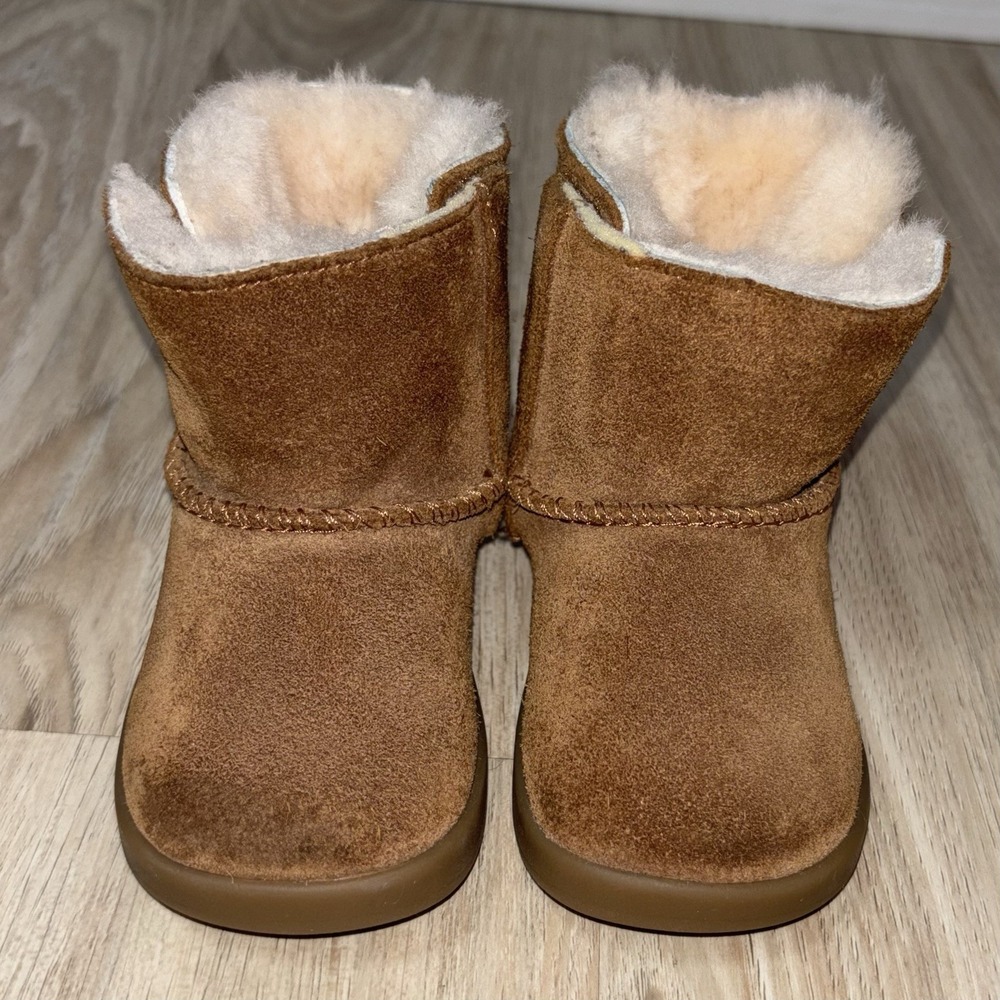 UGG Classic Mini Boots Toddler Chestnut Suede Shearling Lined Size 6T Cozy - Picture 2 of 7